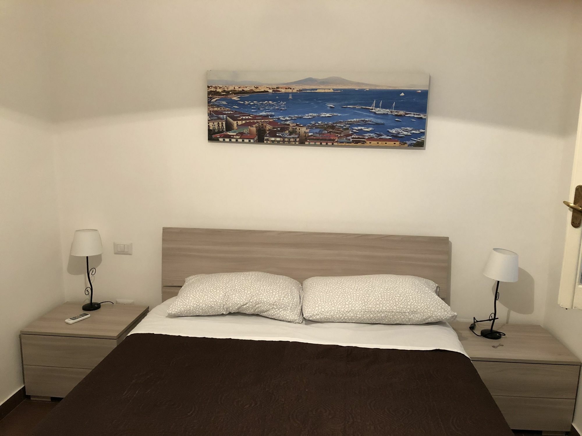 Residence Falcone Наполи Екстериор снимка
